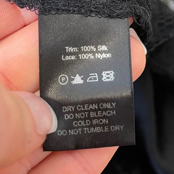 BLack Lace Kimono: 100% Silk satin& Chantilly lace - Picture 8 of 8